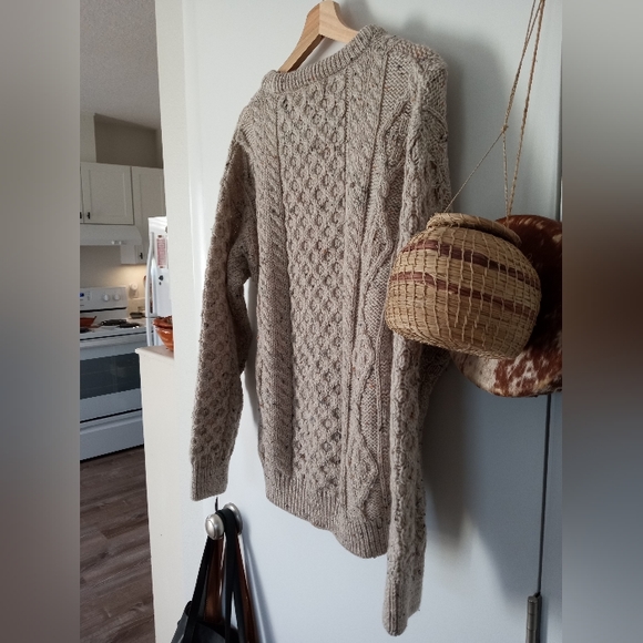 NWOT The Irish Store Lightweight Crew Neck, Size Small, Grey/Beige - Picture 2 of 5